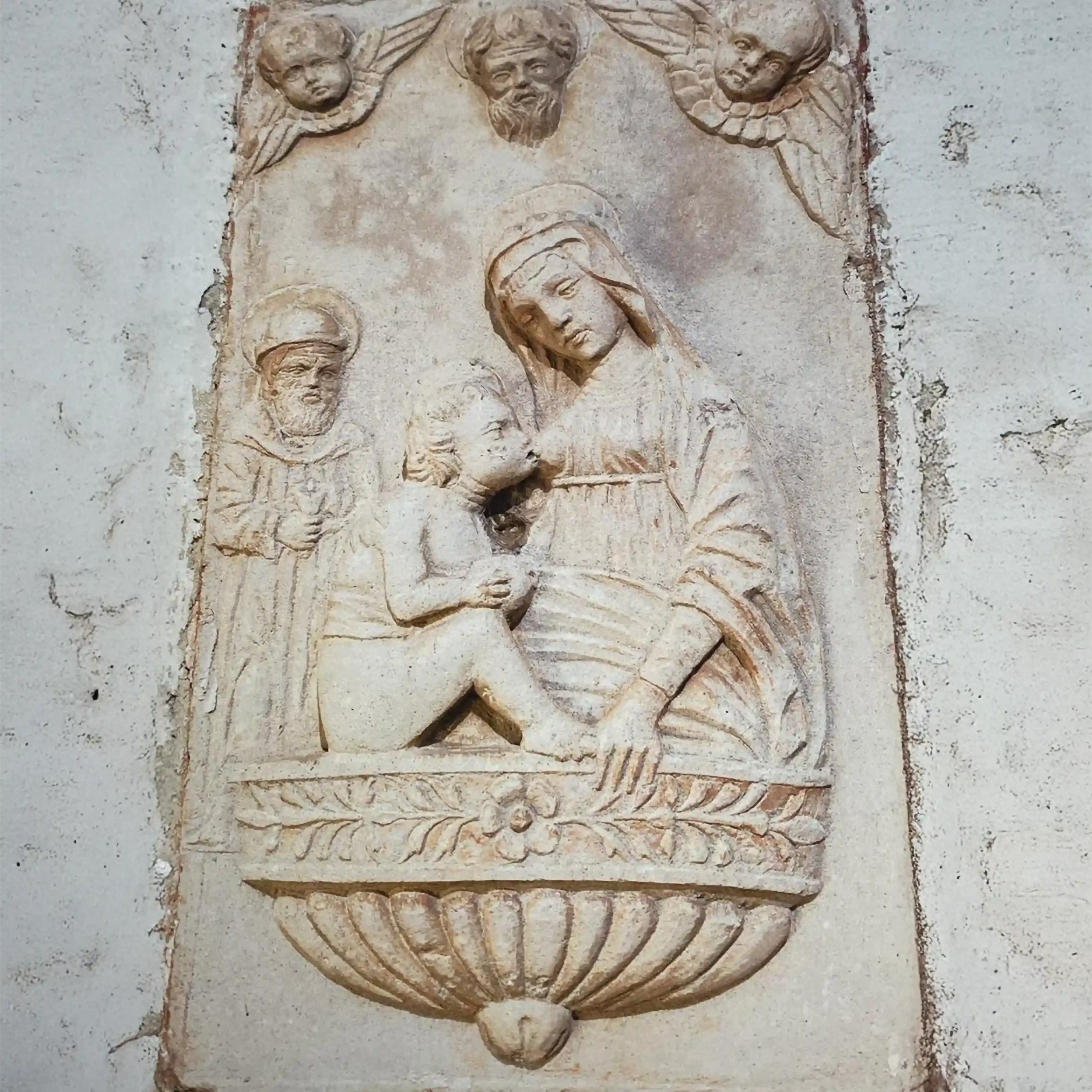 madonna statua cecconaia